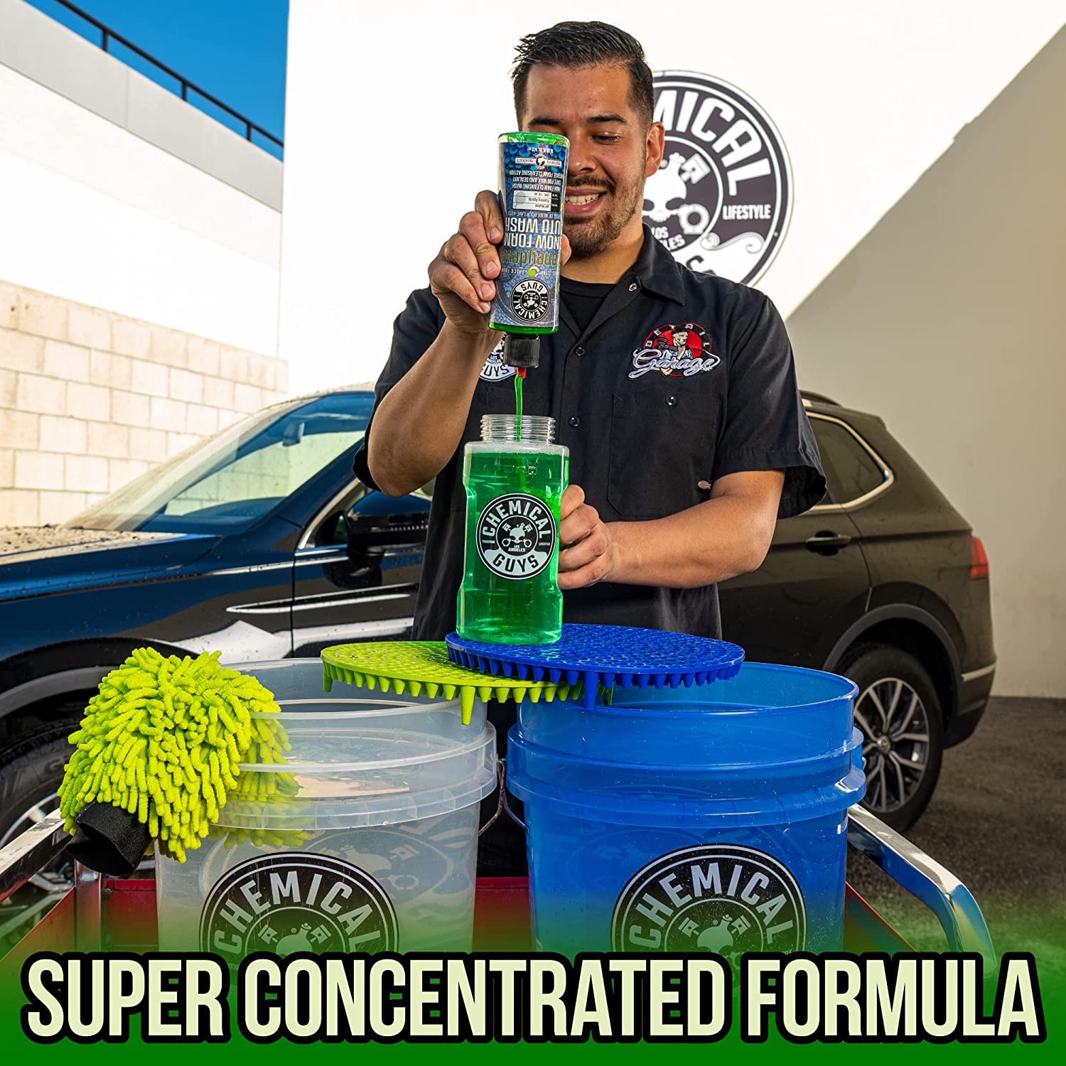 Chemical Guys Car Wash Kit 14-Pc Arsenal Builder - with Foam Blaster, Wash Bucket, Towels, Applicators, and 16 oz Soaps, Waxes, and Cleaners - Complete Car Detailing Gift Set, Works with Garden Hose